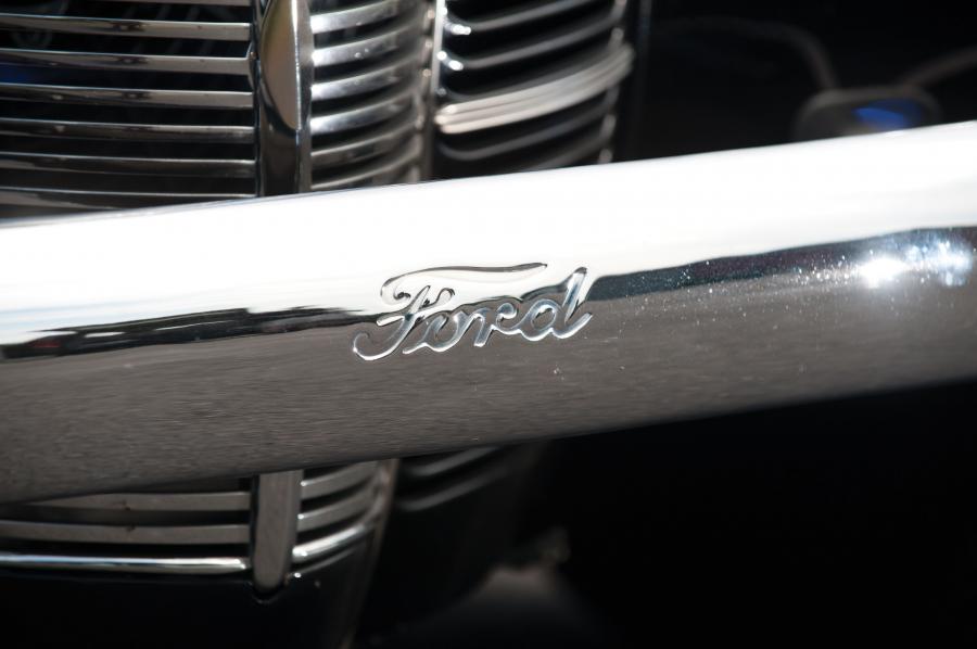  Ford DeLuxe Custom Convertible Coupe 1940 года  (фото 14 из 48)